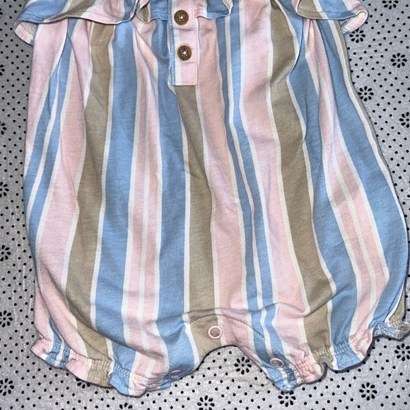 🛍 CUTE LITTLE GIRLS OUTFIT SIZE 6 MONTHS 🛍 - Picture 3 of 6